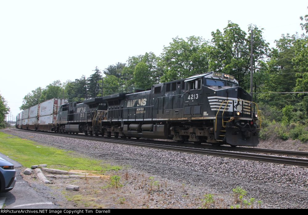 NS 4213 leads an unk EB.